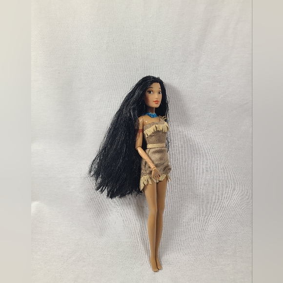 Disney Store Exclusive Princess Pocahontas Doll - Picture 2 of 6